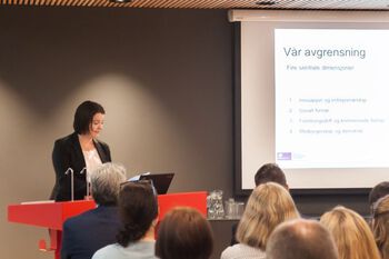 Jill Loga, førsteamanuensis ved Høgskulen på Vestlandet, presenterer forskning på sosialt entreprenørskap.