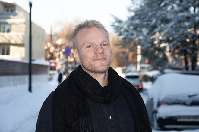 Bildet viser forsker II ved Institutt for samfunnsforskning, Adrian Farner Rogne.